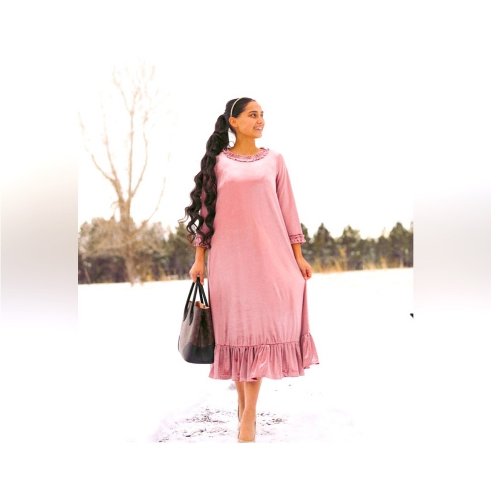 Dainty Jewells velvet dress